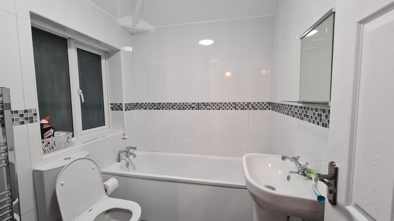 Spacious 3 Bedroom House, 6 Beds In Spondon, Derby With Parking Exterior foto