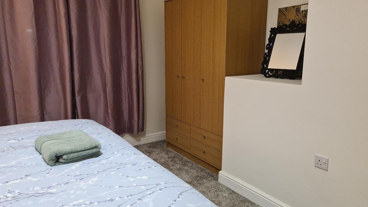Spacious 3 Bedroom House, 6 Beds In Spondon, Derby With Parking Exterior foto